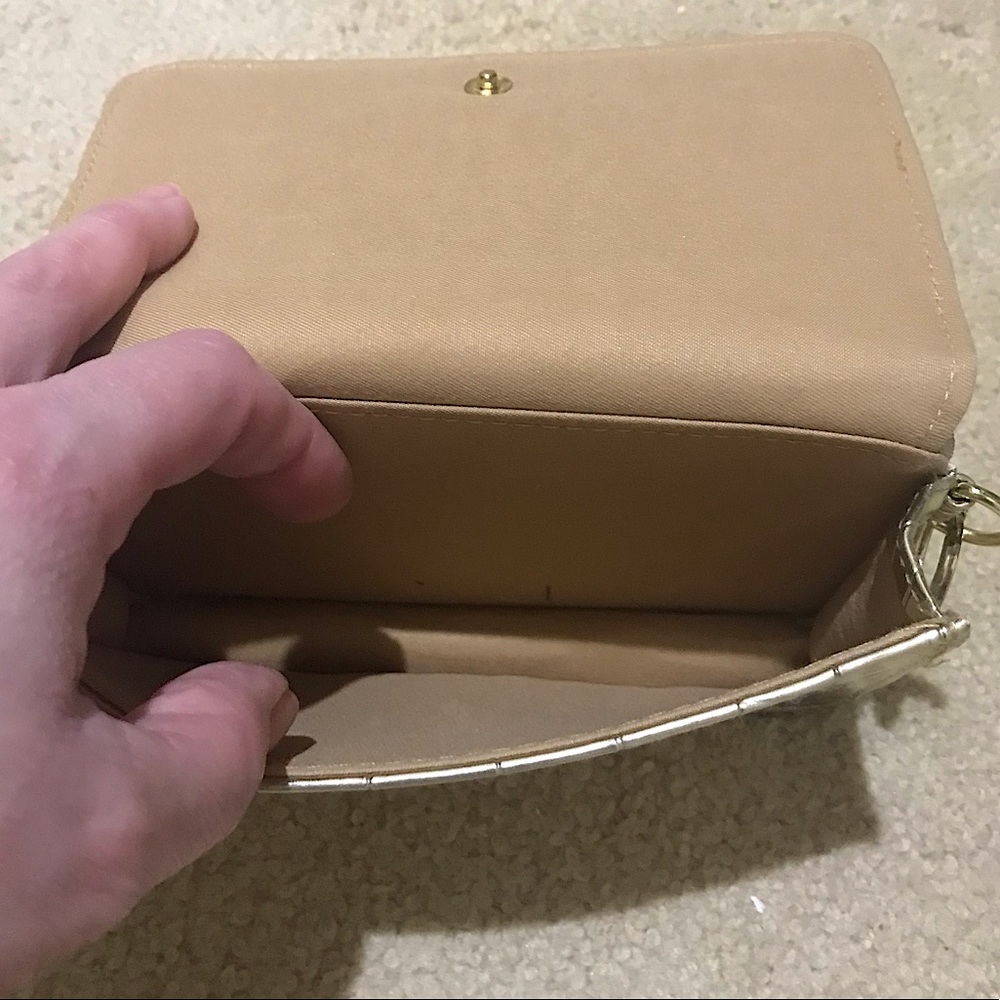 🆕🔥SIMPLY SOUTHERN SUPER CHIC&BEAUTIFUL GOLD COLORED WRISTLET AND OR CROSSBODY - Picture 5 of 14